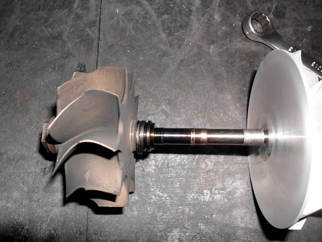 Испорченная турбина (турбокомпрессор)